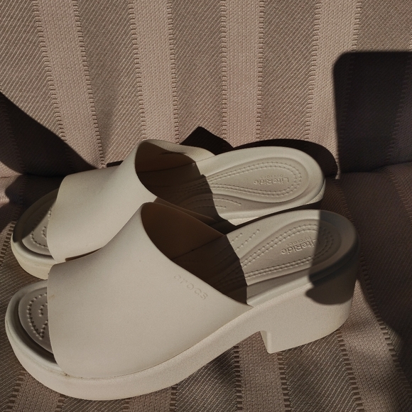 Crocs  Womens BROOKLYN SLIDE HEEL 209408 SZ:10 NEW CLEAN WELL MAINTIAN CHRISTMAS - Picture 7 of 11